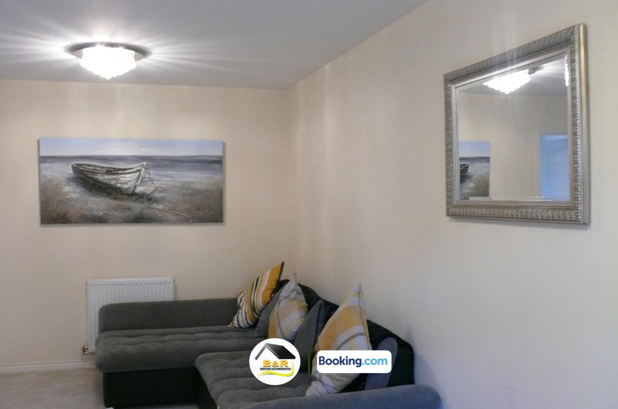3 Bedroom House By B And R Serviced Accommodation Amesbury With Super Fast Wi-Fi 145Mbps Bagian luar foto