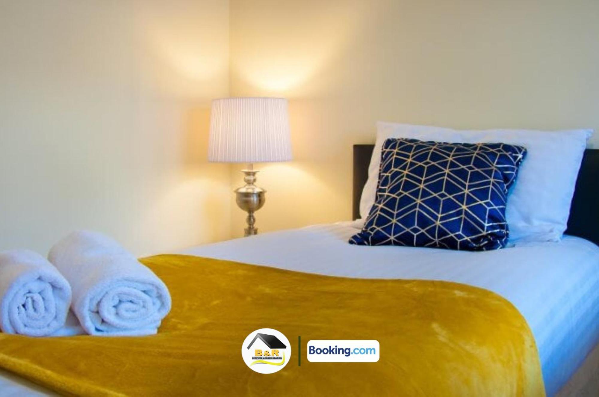 3 Bedroom House By B And R Serviced Accommodation Amesbury With Super Fast Wi-Fi 145Mbps Bagian luar foto