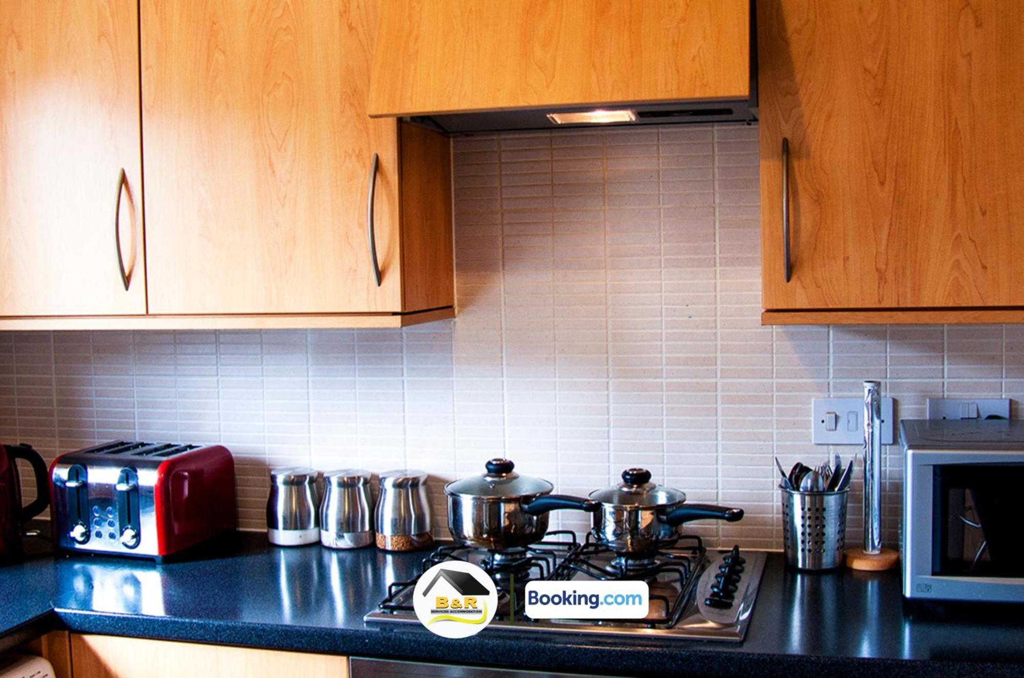 3 Bedroom House By B And R Serviced Accommodation Amesbury With Super Fast Wi-Fi 145Mbps Bagian luar foto