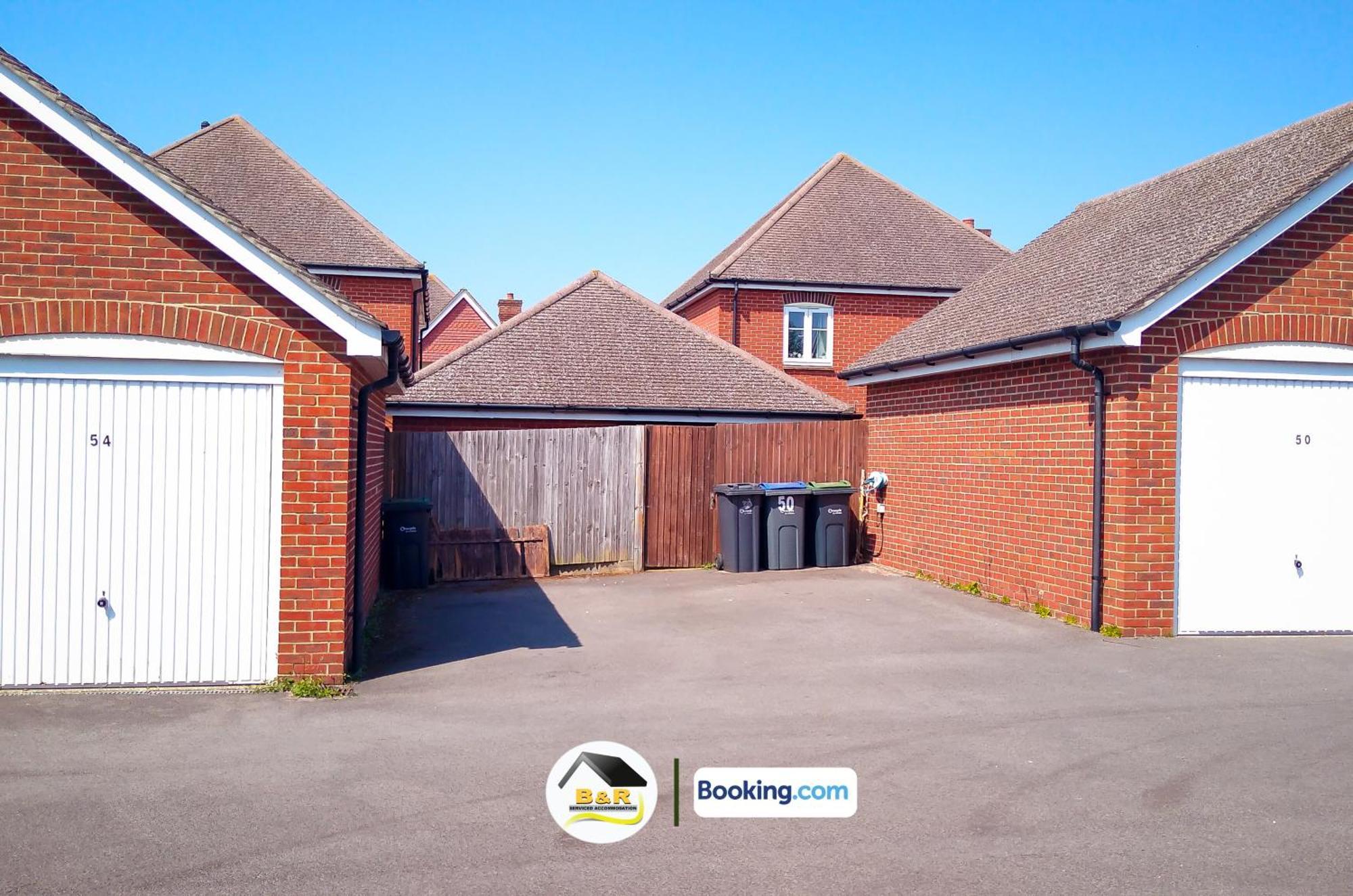 3 Bedroom House By B And R Serviced Accommodation Amesbury With Super Fast Wi-Fi 145Mbps Bagian luar foto