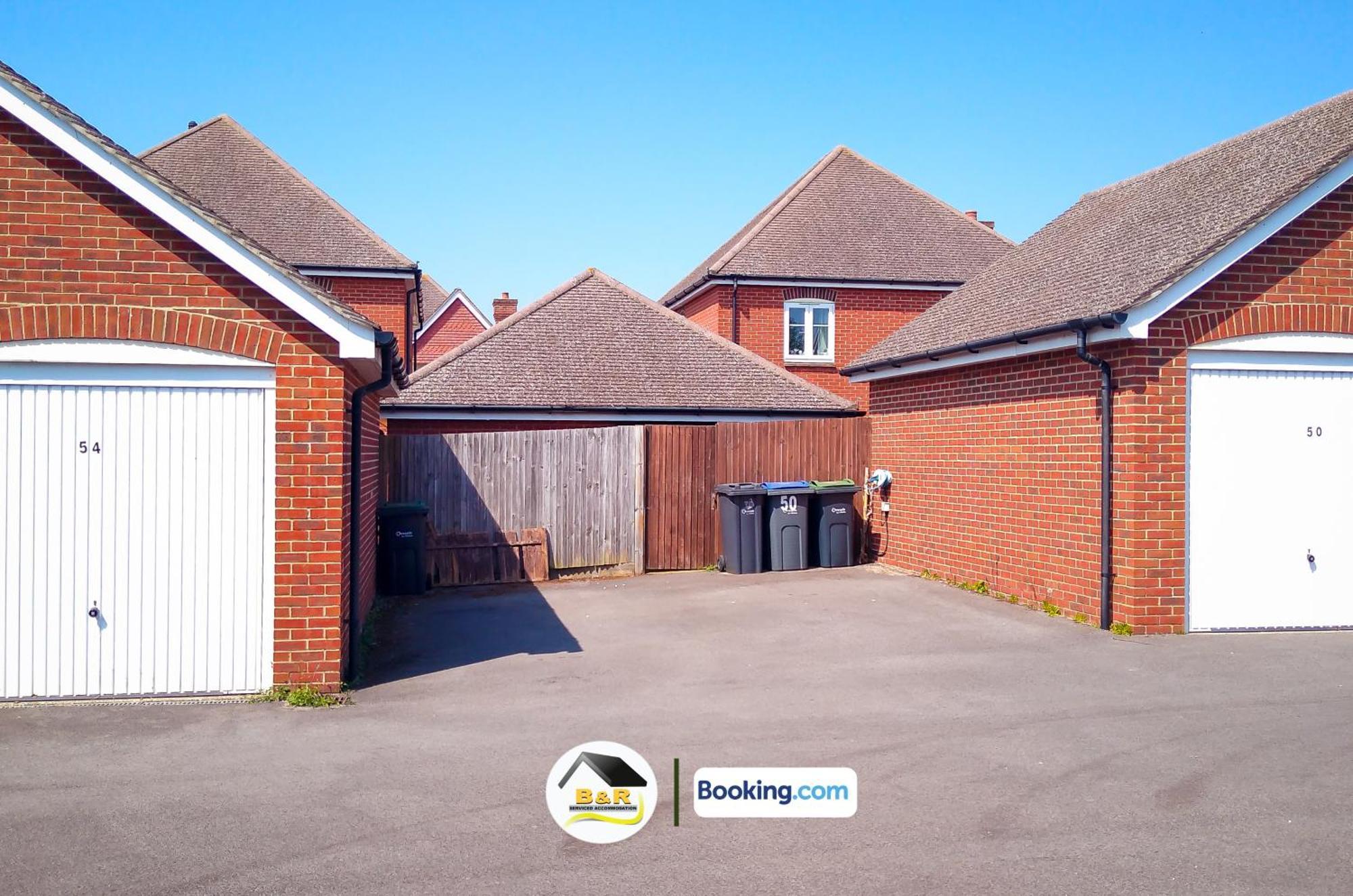 3 Bedroom House By B And R Serviced Accommodation Amesbury With Super Fast Wi-Fi 145Mbps Bagian luar foto