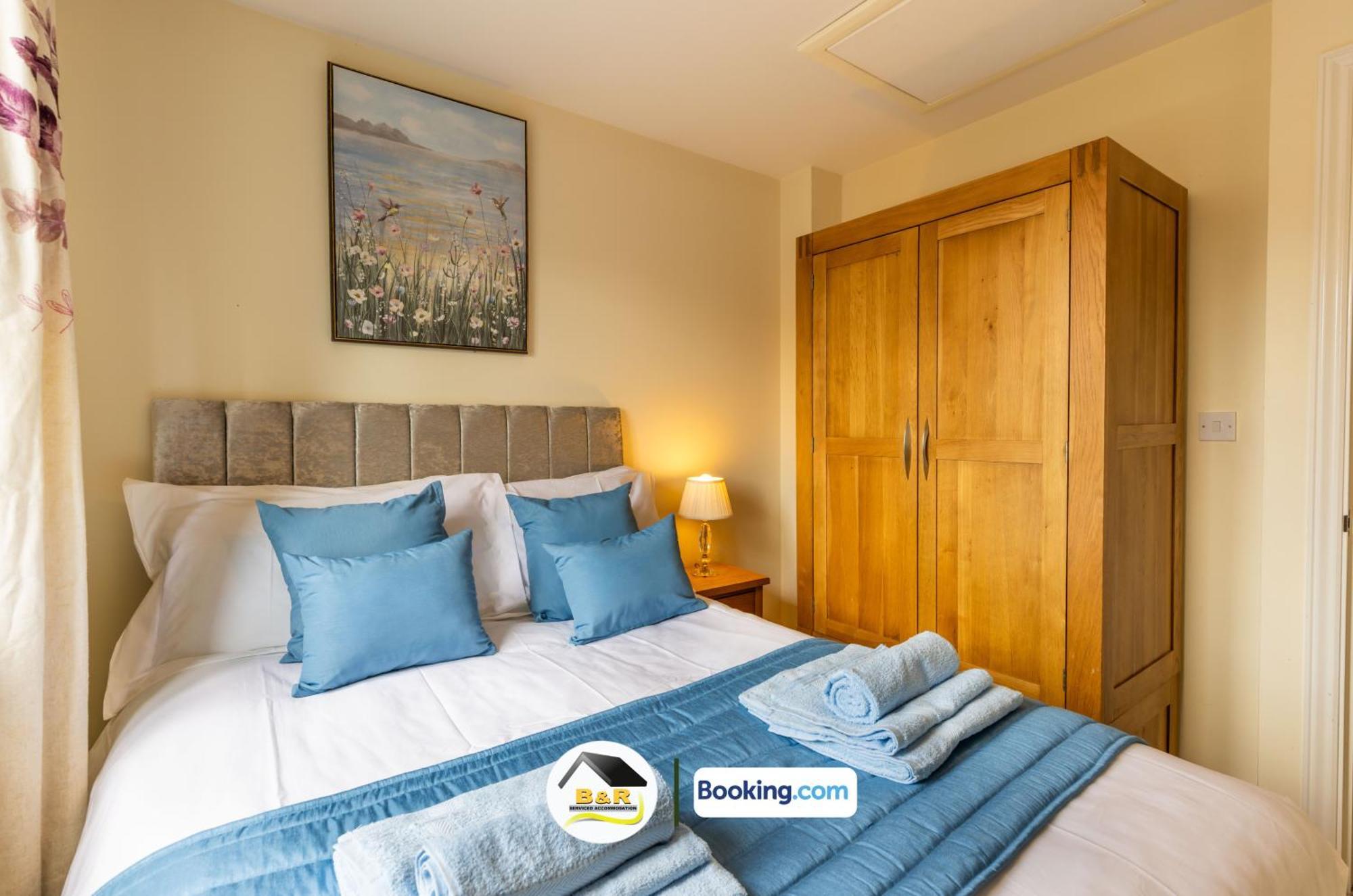 3 Bedroom House By B And R Serviced Accommodation Amesbury With Super Fast Wi-Fi 145Mbps Bagian luar foto