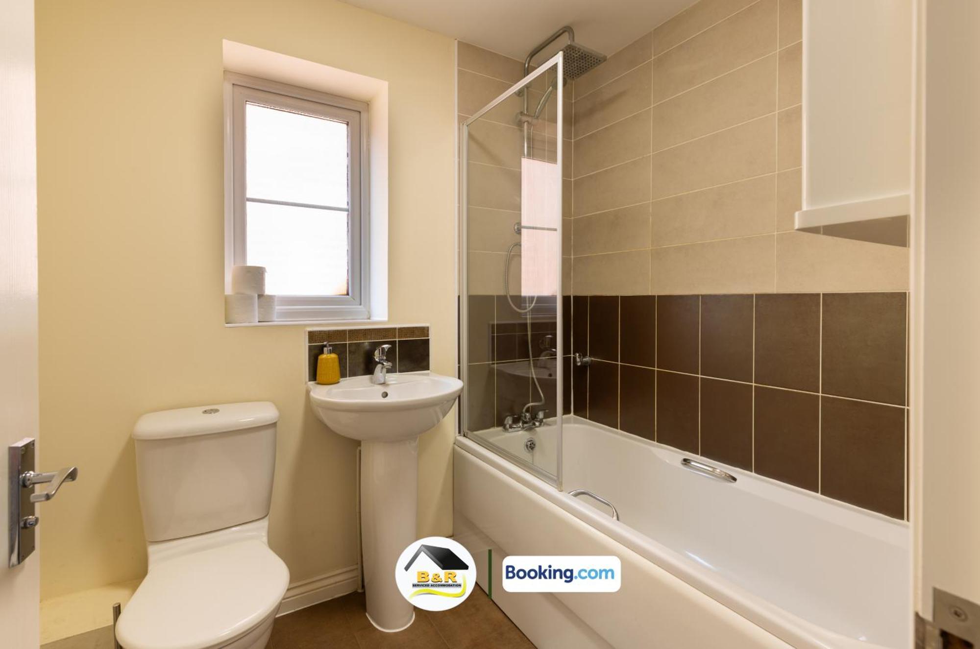 3 Bedroom House By B And R Serviced Accommodation Amesbury With Super Fast Wi-Fi 145Mbps Bagian luar foto