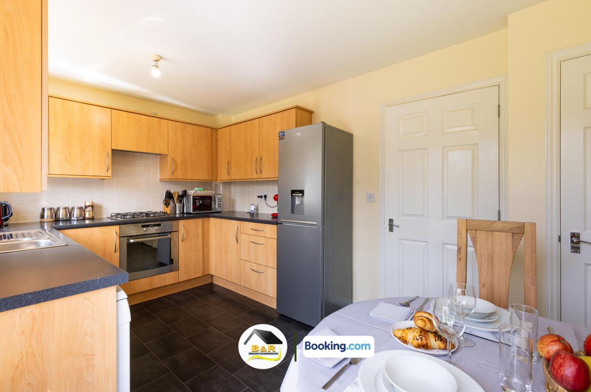3 Bedroom House By B And R Serviced Accommodation Amesbury With Super Fast Wi-Fi 145Mbps Bagian luar foto