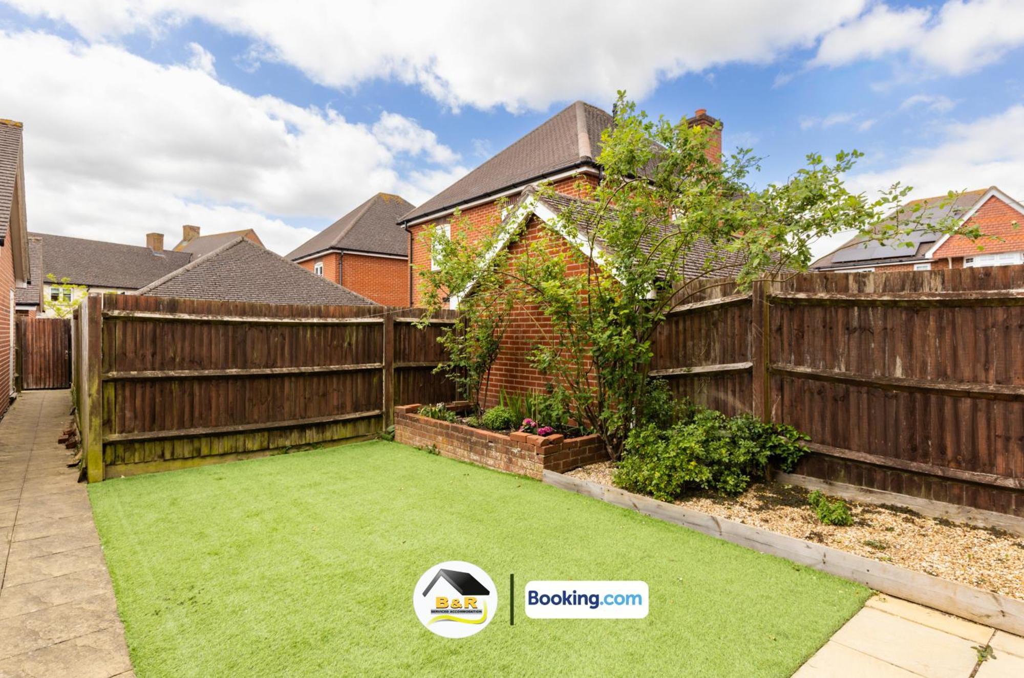 3 Bedroom House By B And R Serviced Accommodation Amesbury With Super Fast Wi-Fi 145Mbps Bagian luar foto