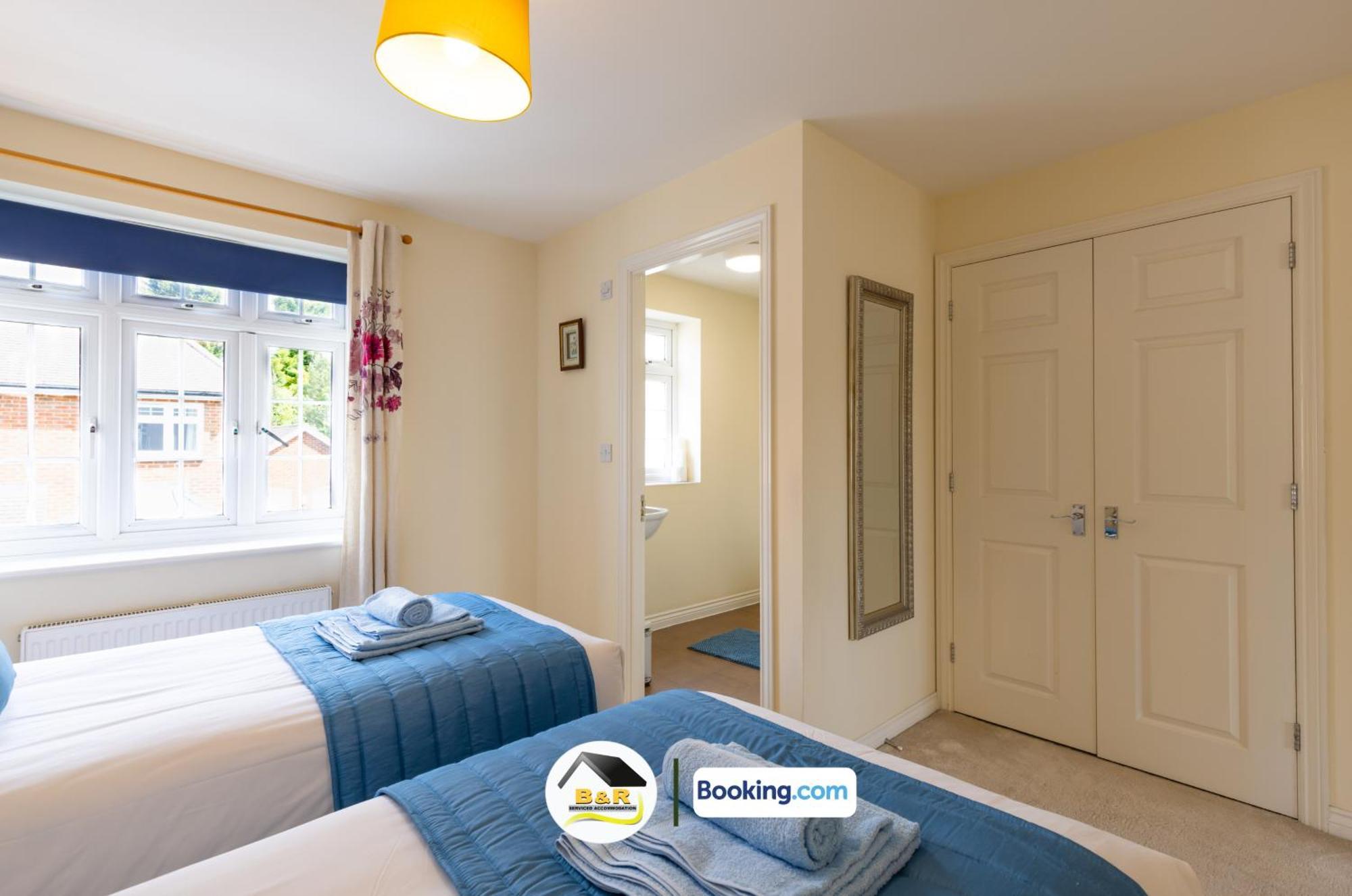 3 Bedroom House By B And R Serviced Accommodation Amesbury With Super Fast Wi-Fi 145Mbps Bagian luar foto